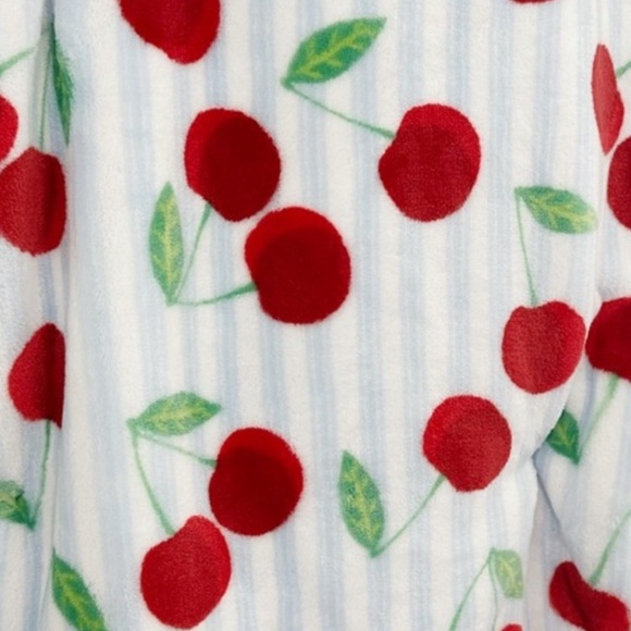 Rachel Roy Cherry Oversized Plush Throw - Picture 4 of 7